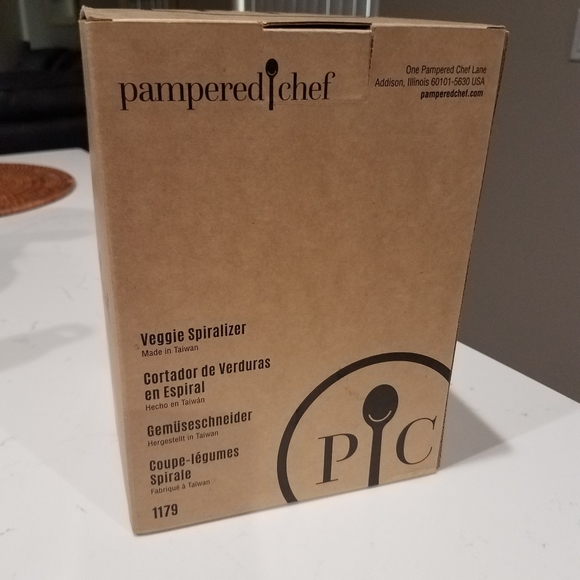 Pampered Chef Veggie Spiralizer - Picture 5 of 12